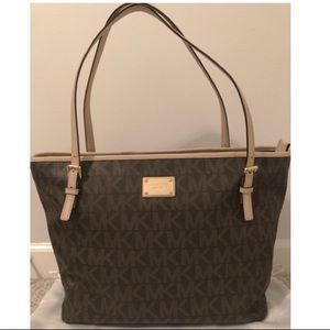 • MICHAEL KORS DIAPER BAG •